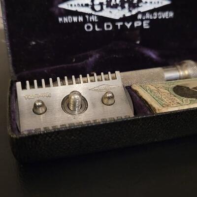 Lot 202: Vintage Travel Razors with Original Cases