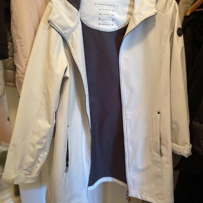 Lot 99- Womenâ€™s Coats 