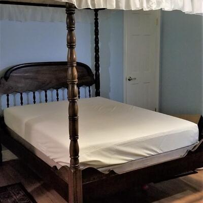 Lot #144 Vintage Curved Canopy Four Poster Bed - Tempur Pedic mattress - QUEEN