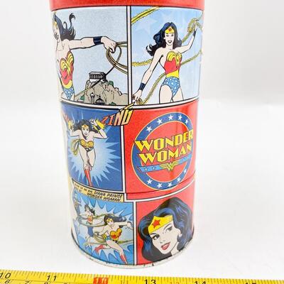 WONDER WOMAN TIN AND DESK CLOCK