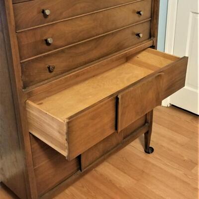 Lot #147  Mid Century Modern Chest of Drawers - American of Martinsville