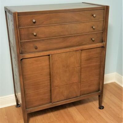Lot #147  Mid Century Modern Chest of Drawers - American of Martinsville