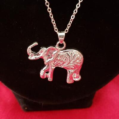 Sterling silver elephant  pendant and necklace  31 g 