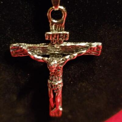 Sterling silver crucifix  and necklace  26 g 