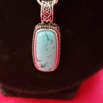 Sterling silver and  natural turquoise  necklace 21 g  