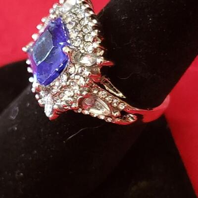  Stunning white sapphire and  blue sapphire Sterling silver ring size 7 