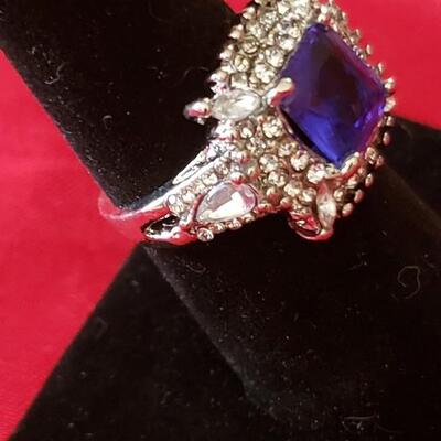  Stunning white sapphire and  blue sapphire Sterling silver ring size 7 