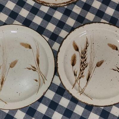 Lot 207: Wedgwood "Wheat" Plates