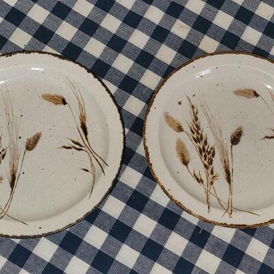 Lot 207: Wedgwood "Wheat" Plates