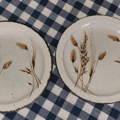 Lot 207: Wedgwood "Wheat" Plates