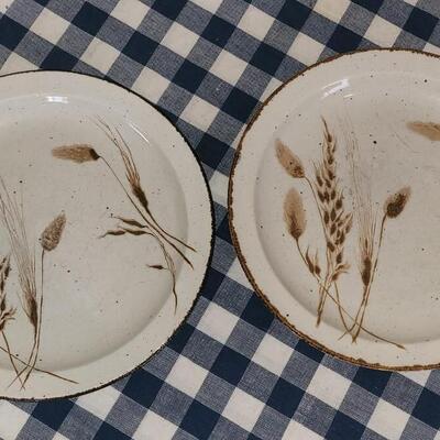 Lot 207: Wedgwood "Wheat" Plates