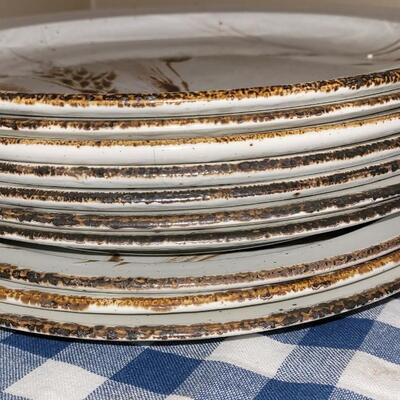 Lot 207: Wedgwood "Wheat" Plates
