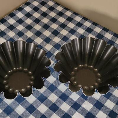 Lot 224: Blue/Light Blues (Made in Italy) Baking Pans