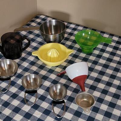 Lot 225: Kitchen Assorted Measuring Cups, Juicer & Funnels