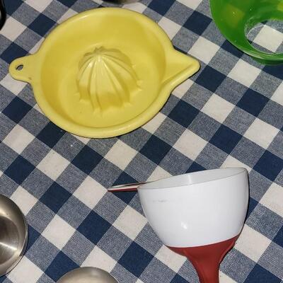 Lot 225: Kitchen Assorted Measuring Cups, Juicer & Funnels