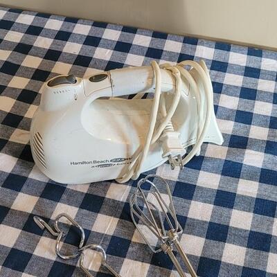 Lot 231: Hamilton Beach Hand Mixer 