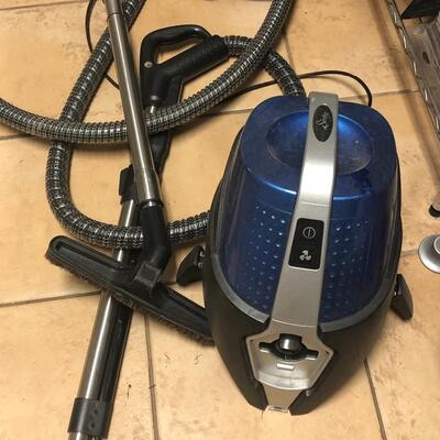 Sirena bagless vacuum cleaner 