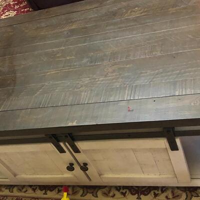 Adorable coffee table with barn doors