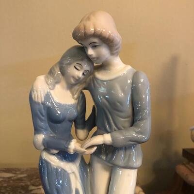 Porceval porcelain man and woman holding hands