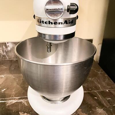 WHITE KITCHENAID CLASSIC MIXER WITH ATTACHMENTS