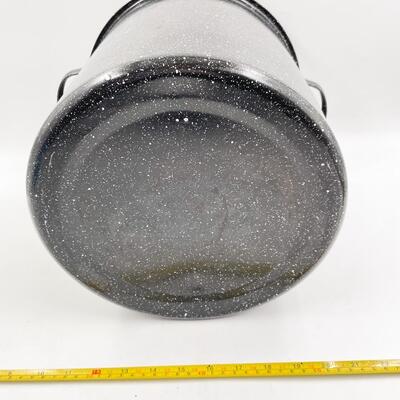 LARGE SPECKLED ENAMEL STOCK POT
