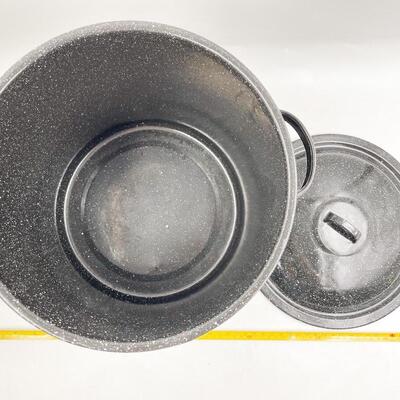 LARGE SPECKLED ENAMEL STOCK POT