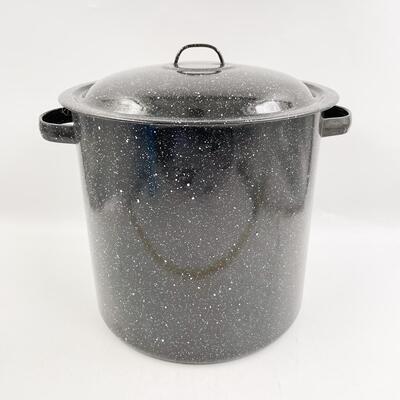 LARGE SPECKLED ENAMEL STOCK POT
