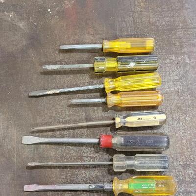 Lot 240: Assorted Vintage Screwdrivers LOT A