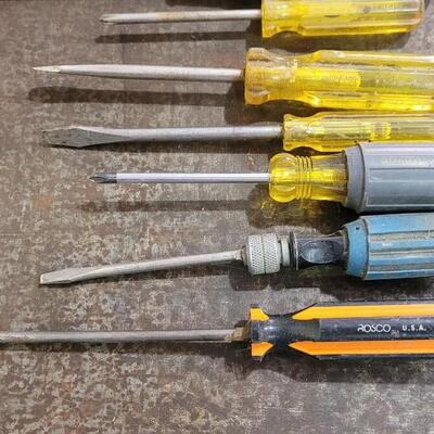 Lot 241: Vintage Assorted SCREWDRIVERS LOT B