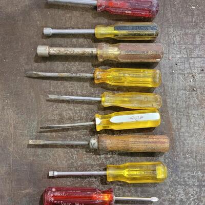 Lot 242: Vintage Assorted SCREWDRIVERS LOT C
