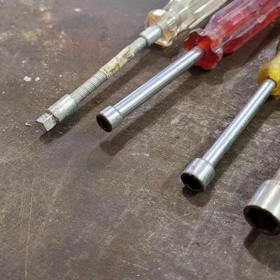 Lot 242: Vintage Assorted SCREWDRIVERS LOT C