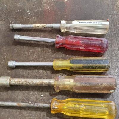 Lot 242: Vintage Assorted SCREWDRIVERS LOT C