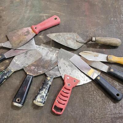 Lot 248: Assortment of Vintage Paint Scraper Tools 