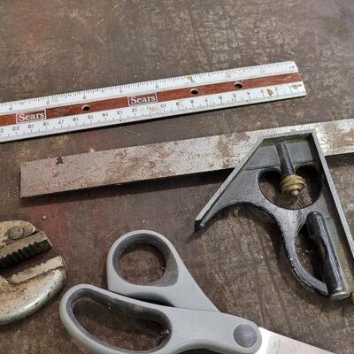 Lot 252: Assortment of Vintage Tools LOT i