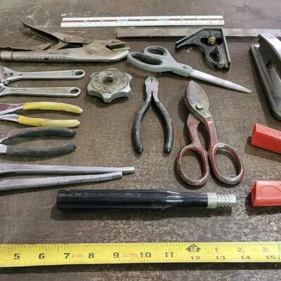 Lot 252: Assortment of Vintage Tools LOT i