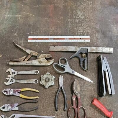 Lot 252: Assortment of Vintage Tools LOT i