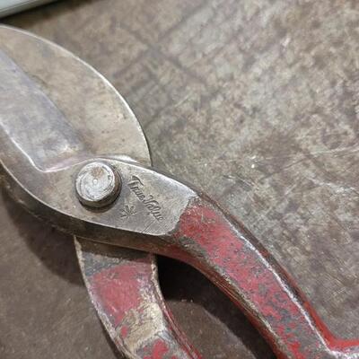 Lot 252: Assortment of Vintage Tools LOT i