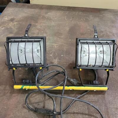 Lot 253: Shop Light Halogen BOTH WORK w/ Stand 