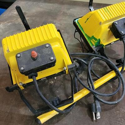 Lot 253: Shop Light Halogen BOTH WORK w/ Stand 