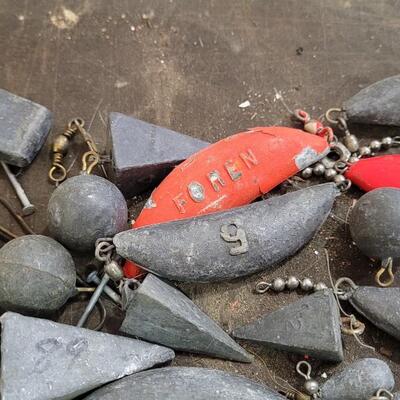 Lot 255: Assorted Vintage Fishing Weights 
