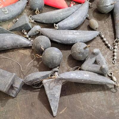 Lot 255: Assorted Vintage Fishing Weights 