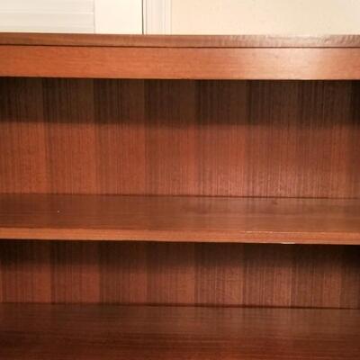 Lot #162  5 Shelf Bookcase - adjustable shelves