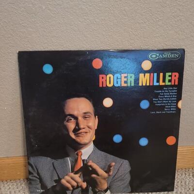 Lot 261: (5) Assorted Vintage Vinyl Records LOT B