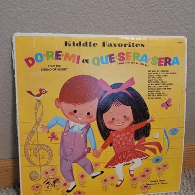 Lot 262: (5) Vintage Assorted Vinyl Records LOT C