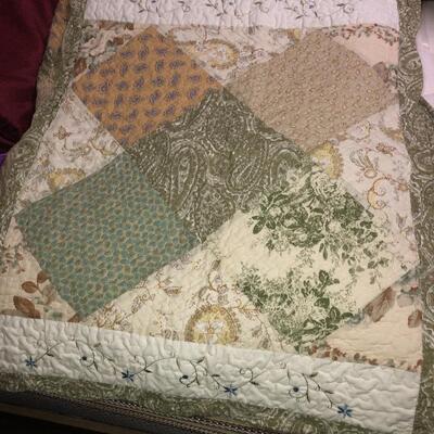 Cozy Line home fashions Queen quilt and two shams
