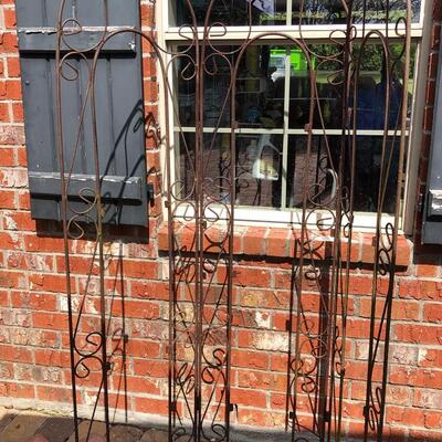Outdoor vine rack