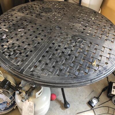 Outdoor basket weave iron table and chair set