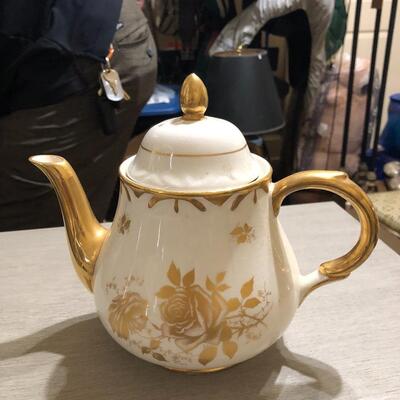Teapot Arthur Wood England Chatsworth 4940 Gold Rose Vintage