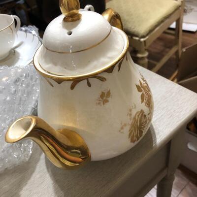 Teapot Arthur Wood England Chatsworth 4940 Gold Rose Vintage