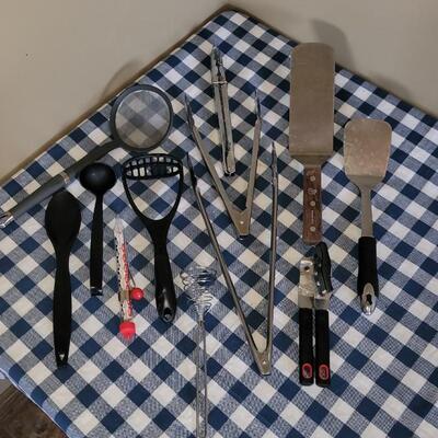 Lot 271: Kitchen Utensils Lot
